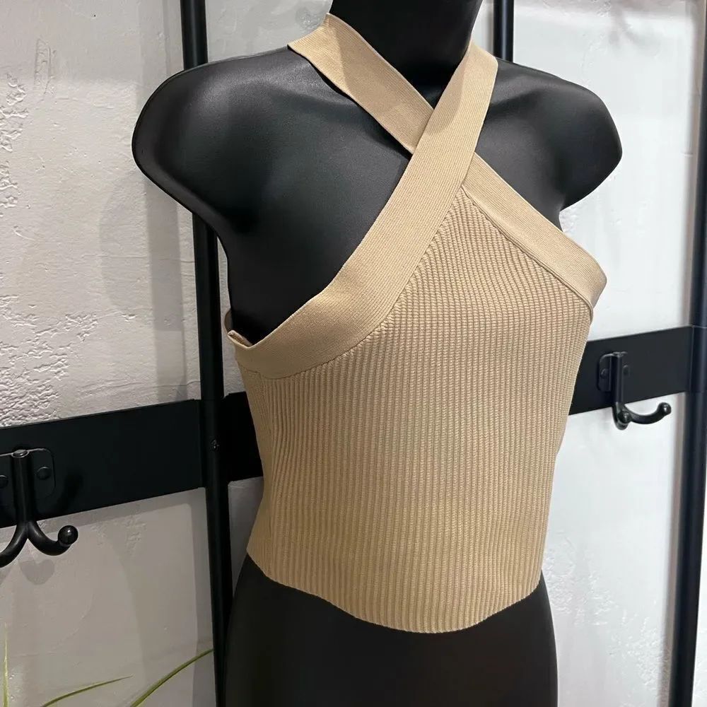 Forever 21 Ribbed Halter Top Size Medium - Picture 12 of 15